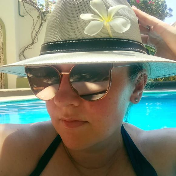 Meet your Posher, Jennifer - Picture 1 of 1